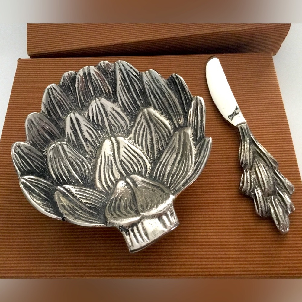 Dip dish with spreading knife. Gift boxes new.